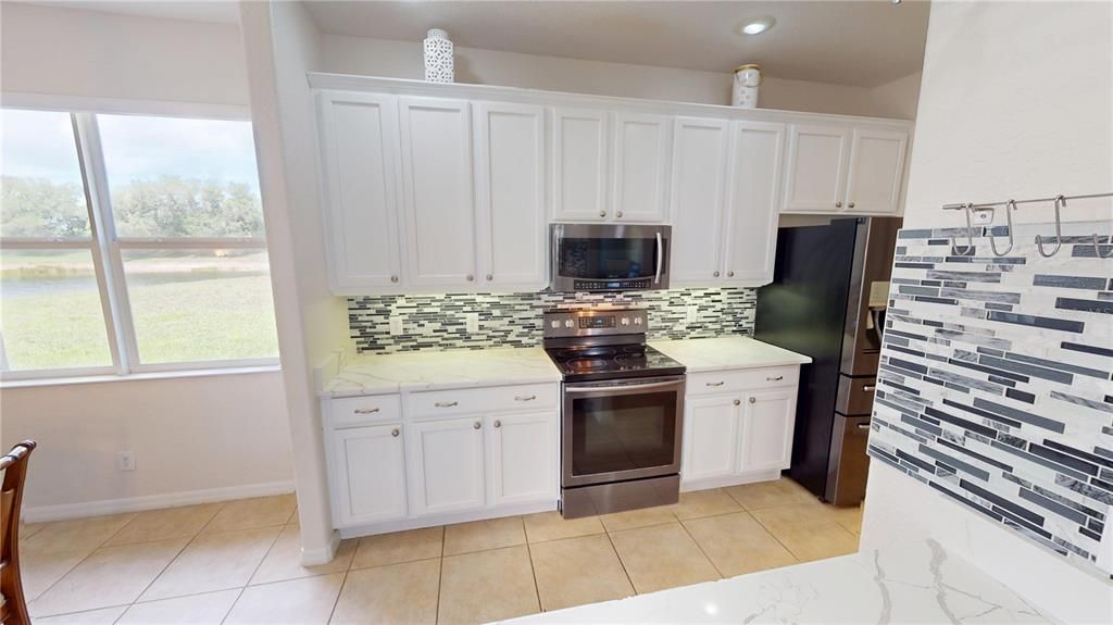 For Sale: $450,000 (3 beds, 3 baths, 1996 Square Feet)