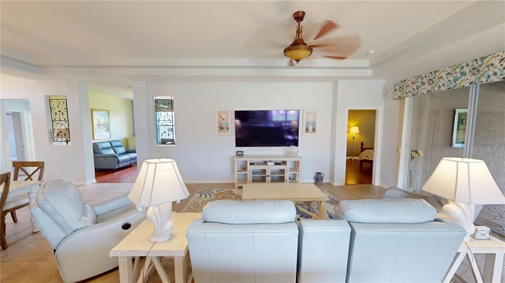For Sale: $450,000 (3 beds, 3 baths, 1996 Square Feet)