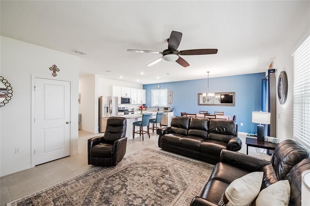 For Sale: $350,000 (4 beds, 2 baths, 1707 Square Feet)