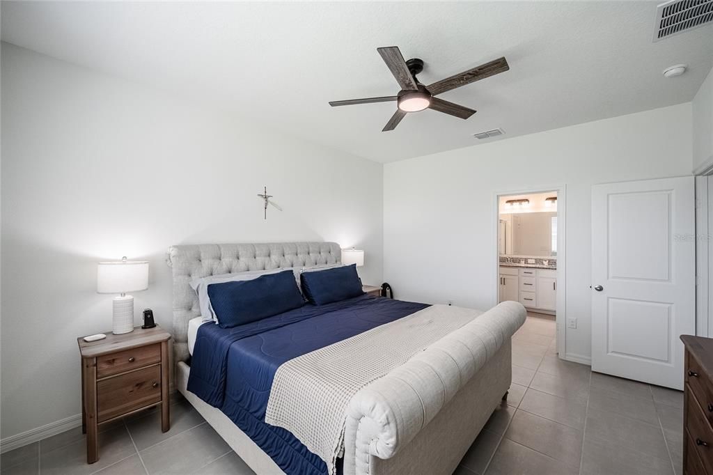 For Sale: $350,000 (4 beds, 2 baths, 1707 Square Feet)