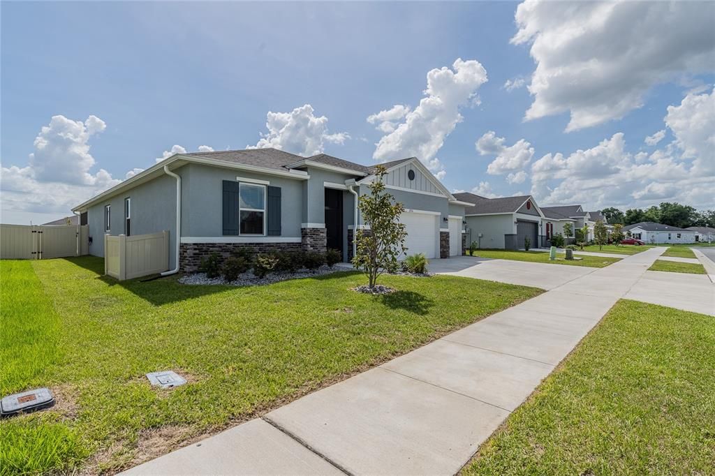 For Sale: $350,000 (4 beds, 2 baths, 1707 Square Feet)