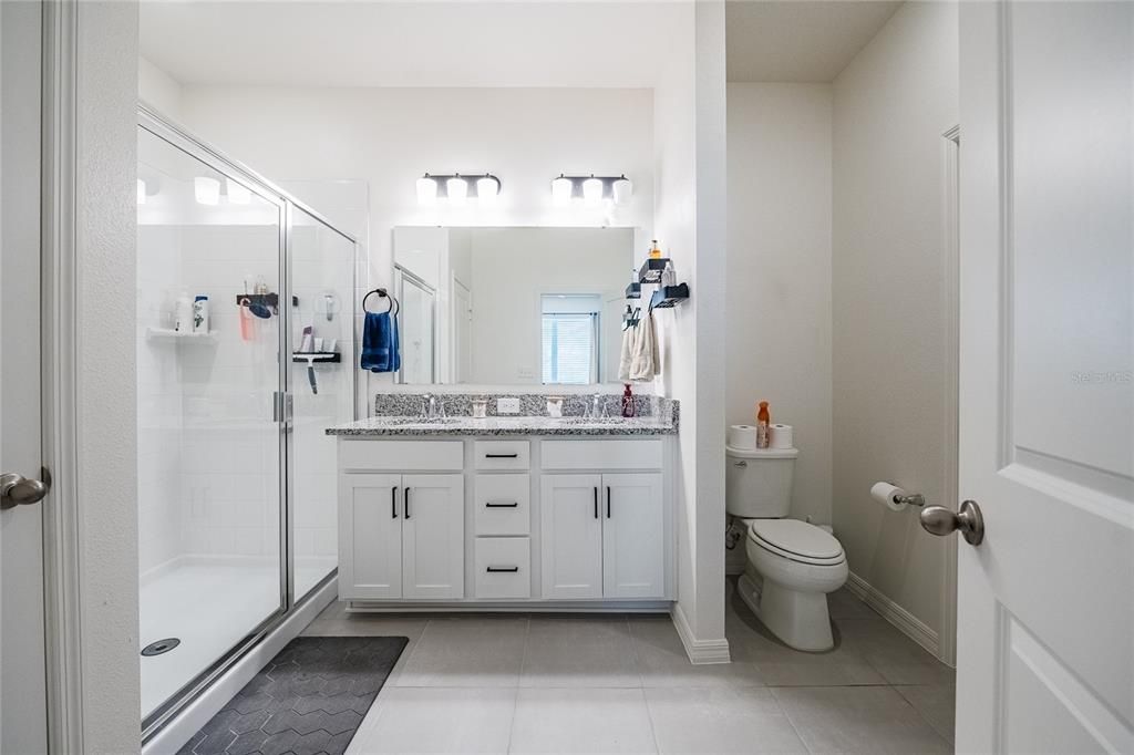 For Sale: $350,000 (4 beds, 2 baths, 1707 Square Feet)