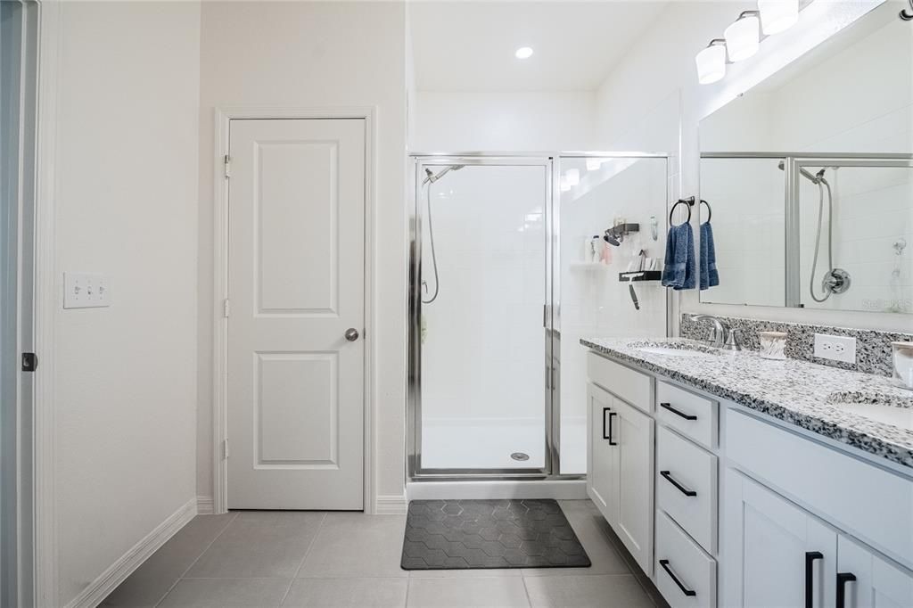 For Sale: $350,000 (4 beds, 2 baths, 1707 Square Feet)
