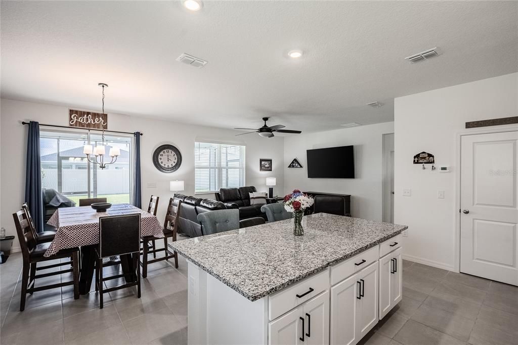 For Sale: $350,000 (4 beds, 2 baths, 1707 Square Feet)