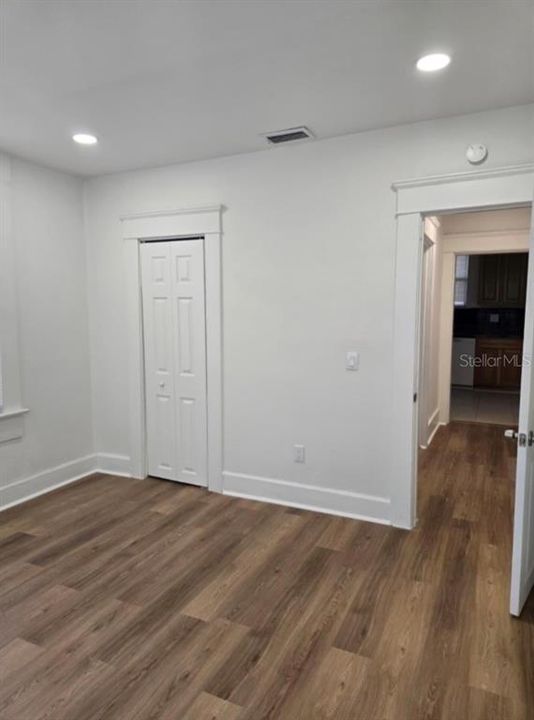 For Sale: $179,800 (2 beds, 1 baths, 768 Square Feet)