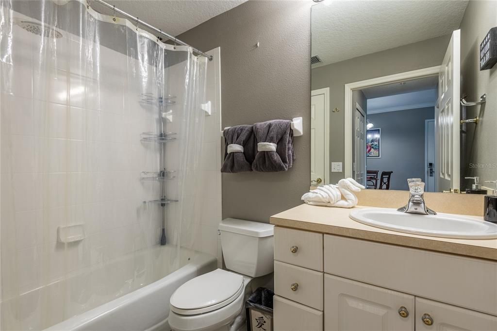 For Sale: $285,000 (2 beds, 2 baths, 1128 Square Feet)