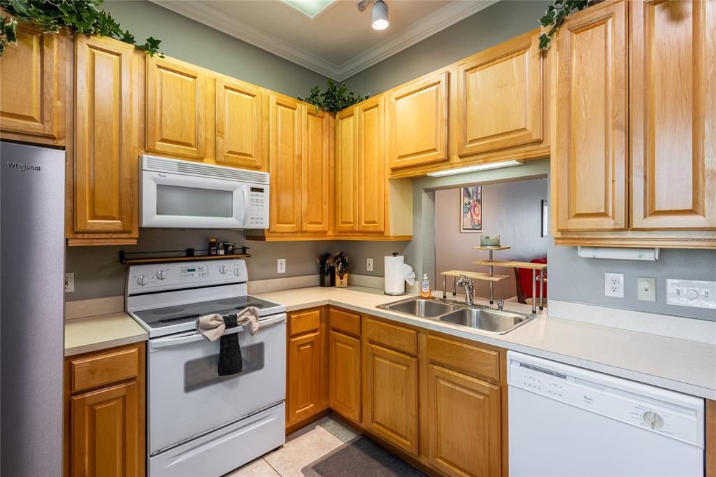 For Sale: $285,000 (2 beds, 2 baths, 1128 Square Feet)