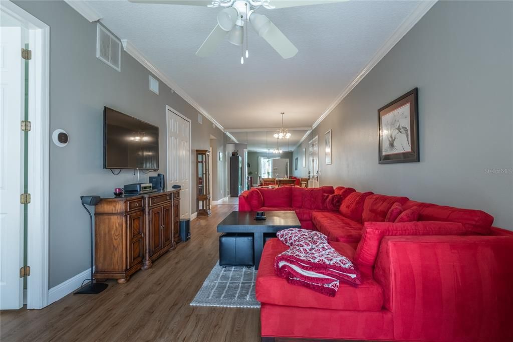 For Sale: $285,000 (2 beds, 2 baths, 1128 Square Feet)