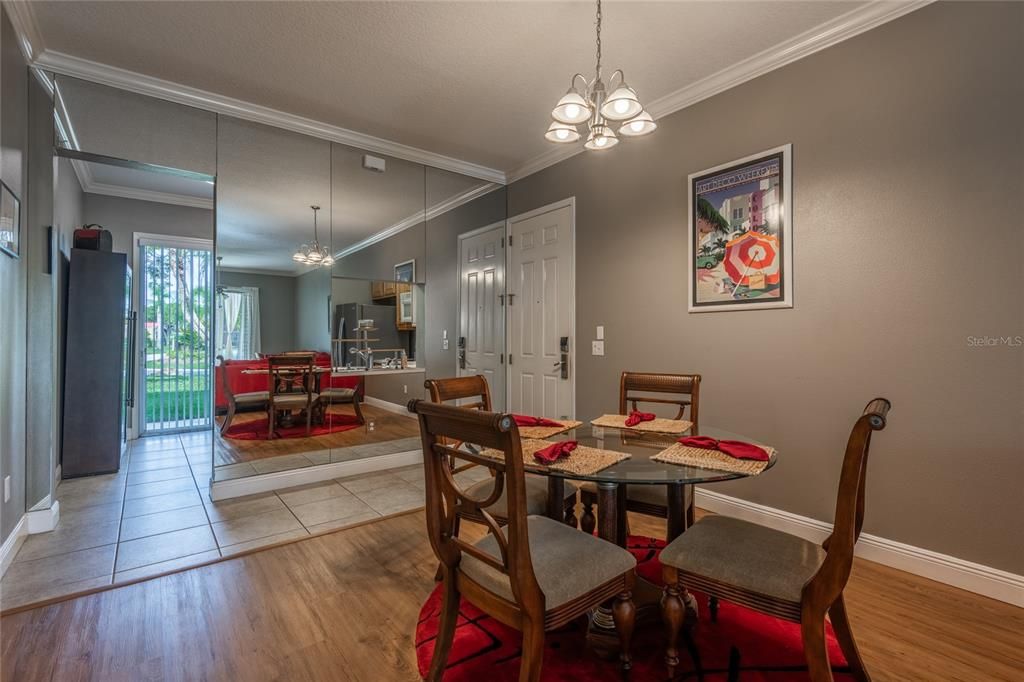 For Sale: $285,000 (2 beds, 2 baths, 1128 Square Feet)