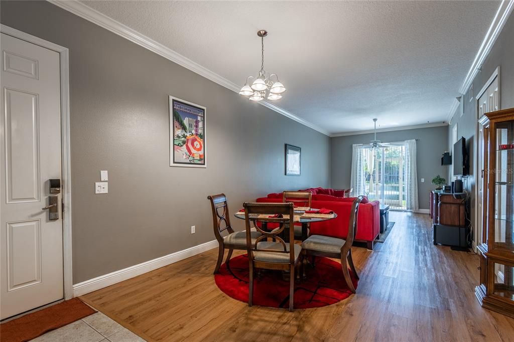 For Sale: $285,000 (2 beds, 2 baths, 1128 Square Feet)