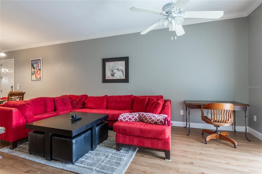 For Sale: $285,000 (2 beds, 2 baths, 1128 Square Feet)