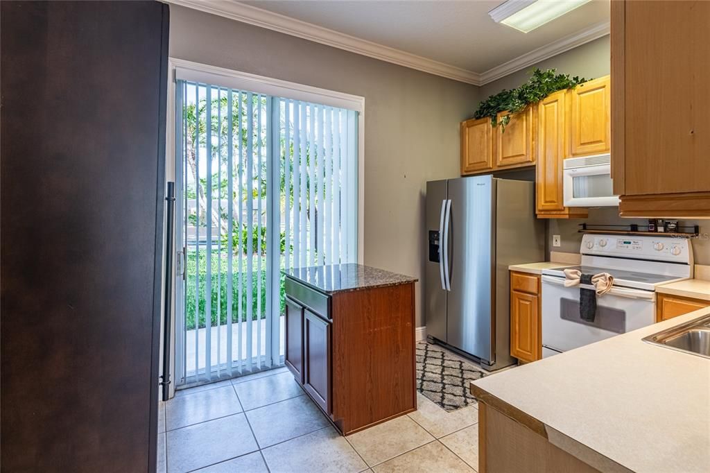 For Sale: $285,000 (2 beds, 2 baths, 1128 Square Feet)