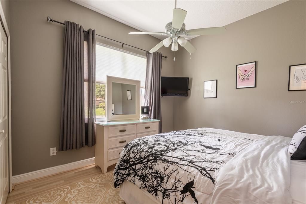 For Sale: $285,000 (2 beds, 2 baths, 1128 Square Feet)