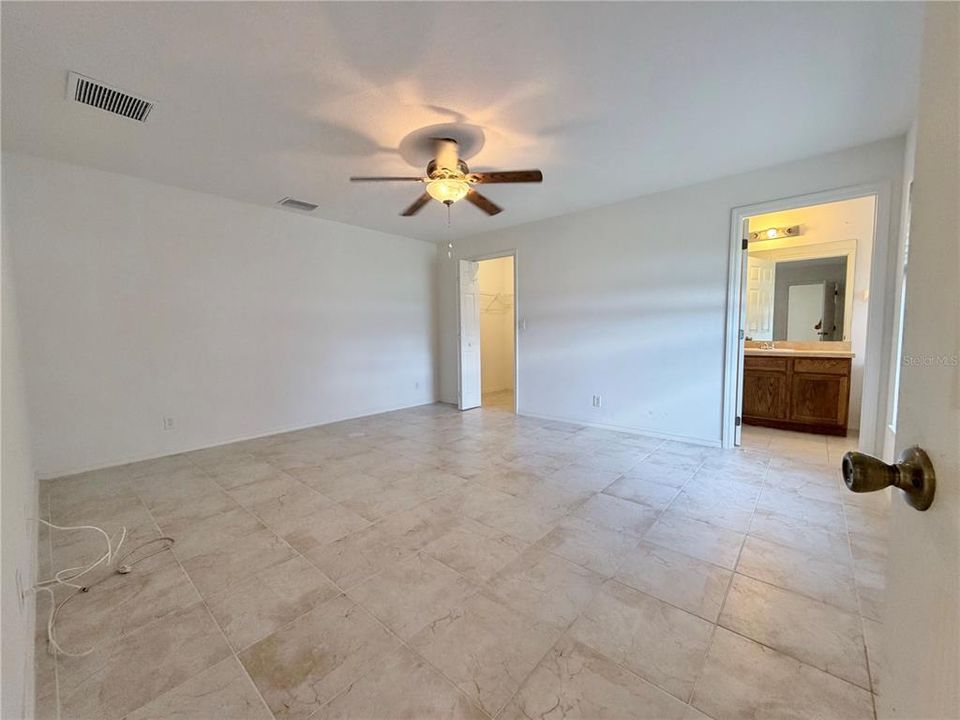 Active With Contract: $350,000 (3 beds, 2 baths, 1420 Square Feet)