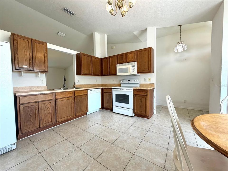 Active With Contract: $350,000 (3 beds, 2 baths, 1420 Square Feet)