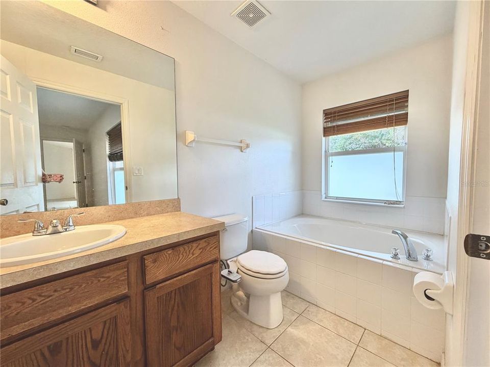 Active With Contract: $350,000 (3 beds, 2 baths, 1420 Square Feet)