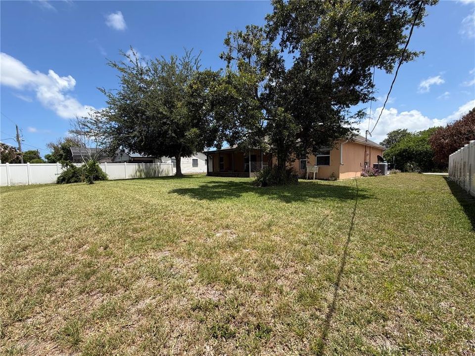 Active With Contract: $350,000 (3 beds, 2 baths, 1420 Square Feet)