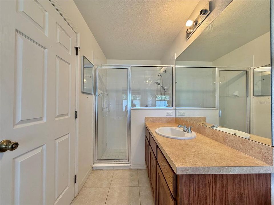 Active With Contract: $350,000 (3 beds, 2 baths, 1420 Square Feet)