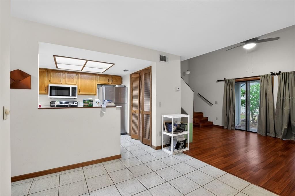 For Sale: $135,000 (2 beds, 2 baths, 1070 Square Feet)