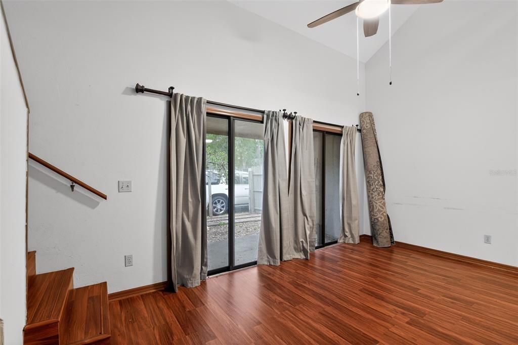 For Sale: $135,000 (2 beds, 2 baths, 1070 Square Feet)