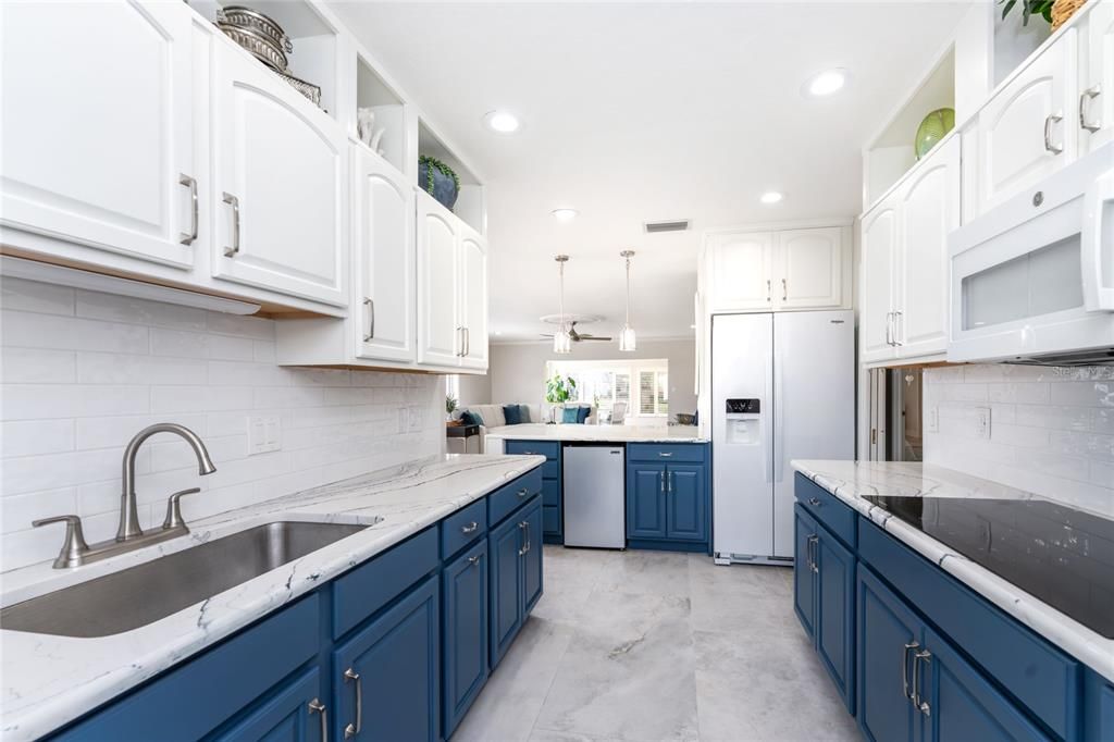En Venta: $439,900 (3 camas, 2 baños, 2471 Pies cuadrados)