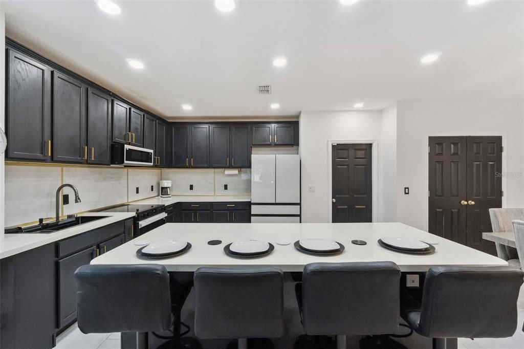 На продажу: $399,000 (4 спален, 2 ванн, 1684 Квадратных фут)