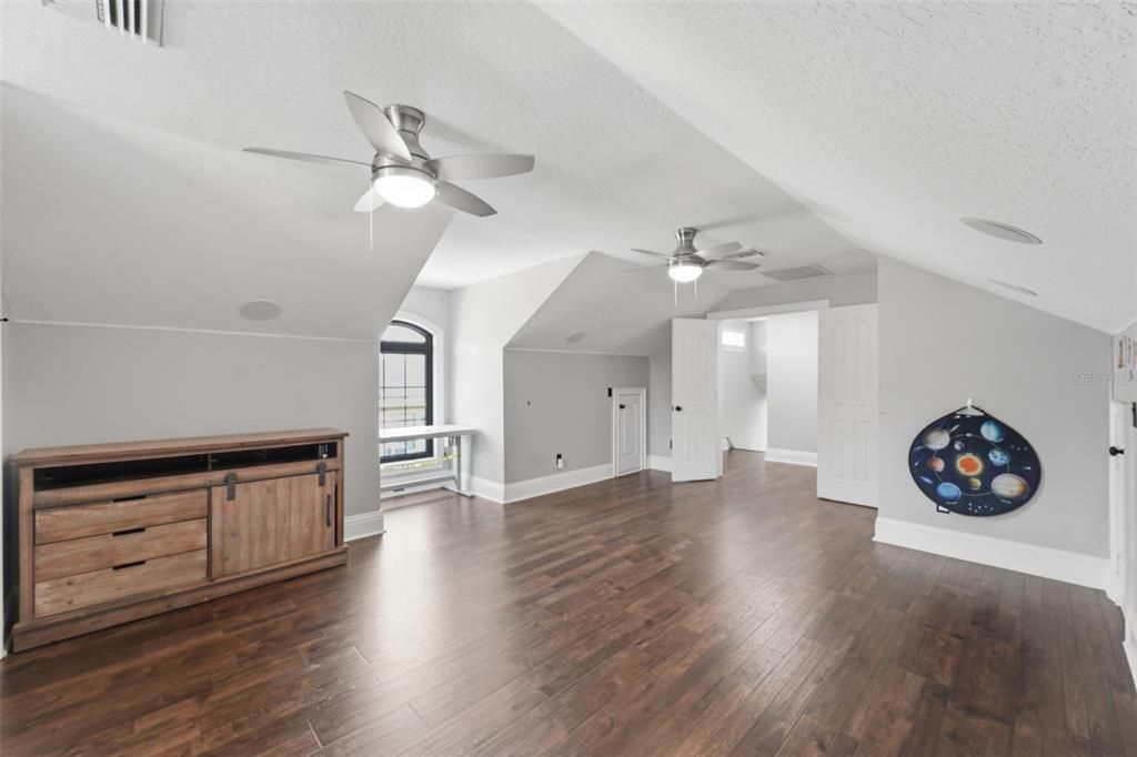 For Sale: $2,180,000 (5 beds, 4 baths, 4867 Square Feet)