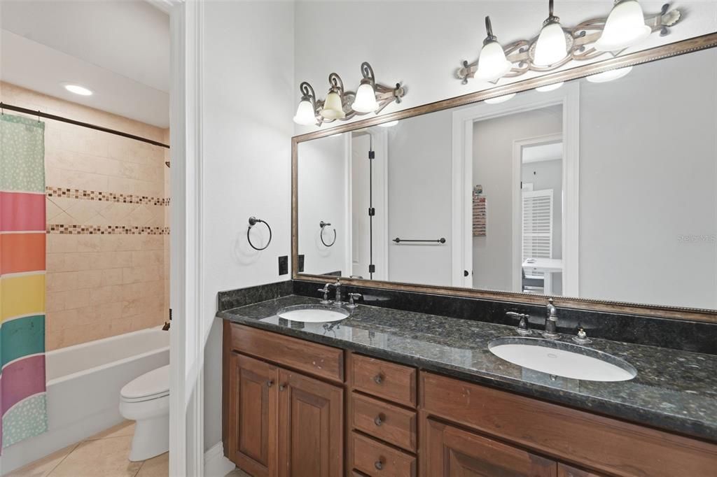 For Sale: $2,180,000 (5 beds, 4 baths, 4867 Square Feet)