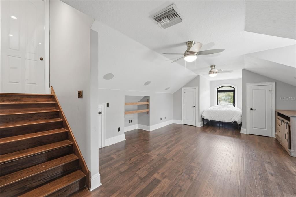 For Sale: $2,180,000 (5 beds, 4 baths, 4867 Square Feet)