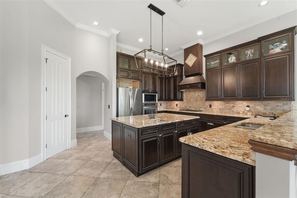For Sale: $2,180,000 (5 beds, 4 baths, 4867 Square Feet)