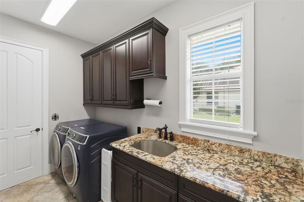 For Sale: $2,180,000 (5 beds, 4 baths, 4867 Square Feet)