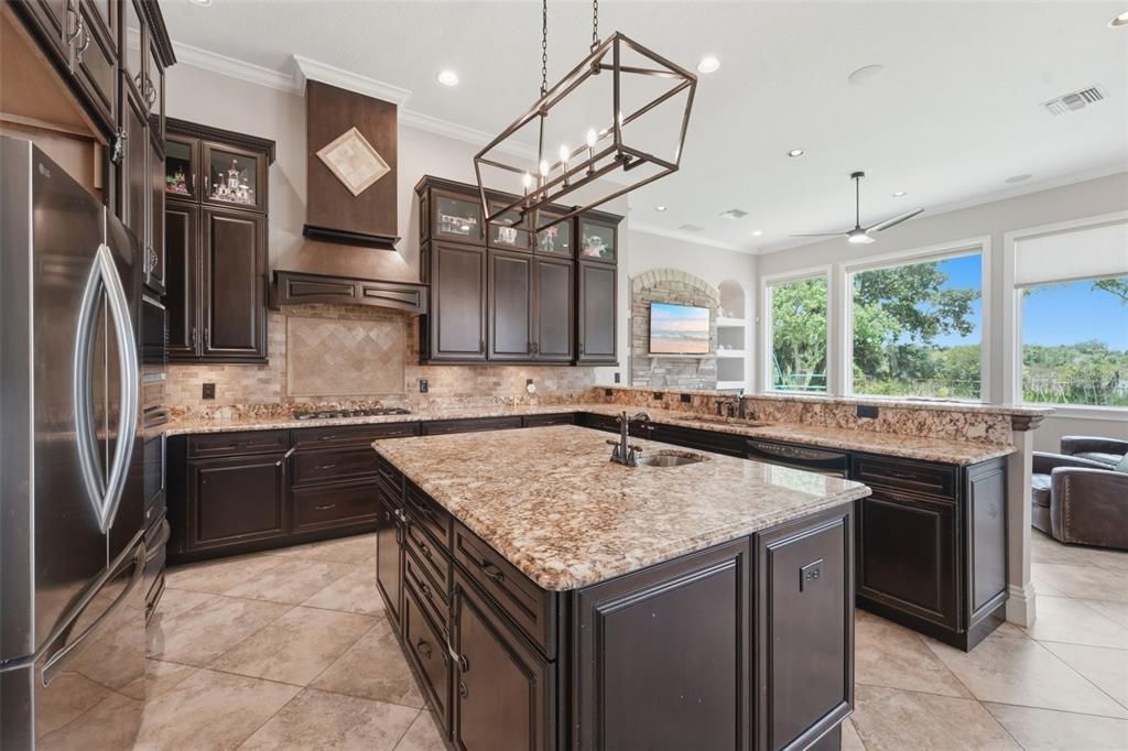 For Sale: $2,180,000 (5 beds, 4 baths, 4867 Square Feet)
