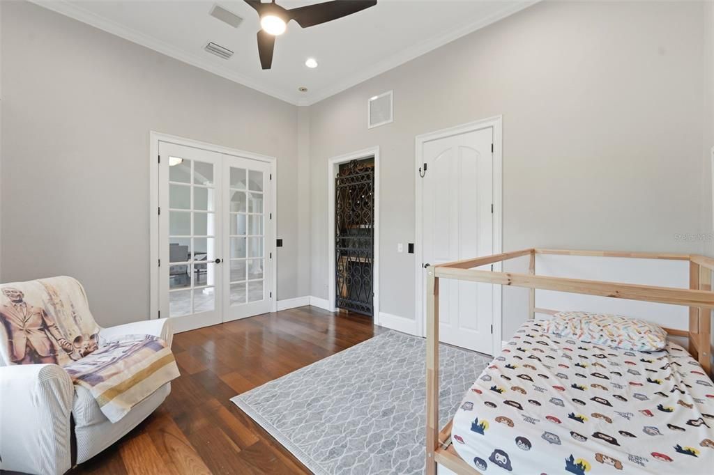For Sale: $2,180,000 (5 beds, 4 baths, 4867 Square Feet)