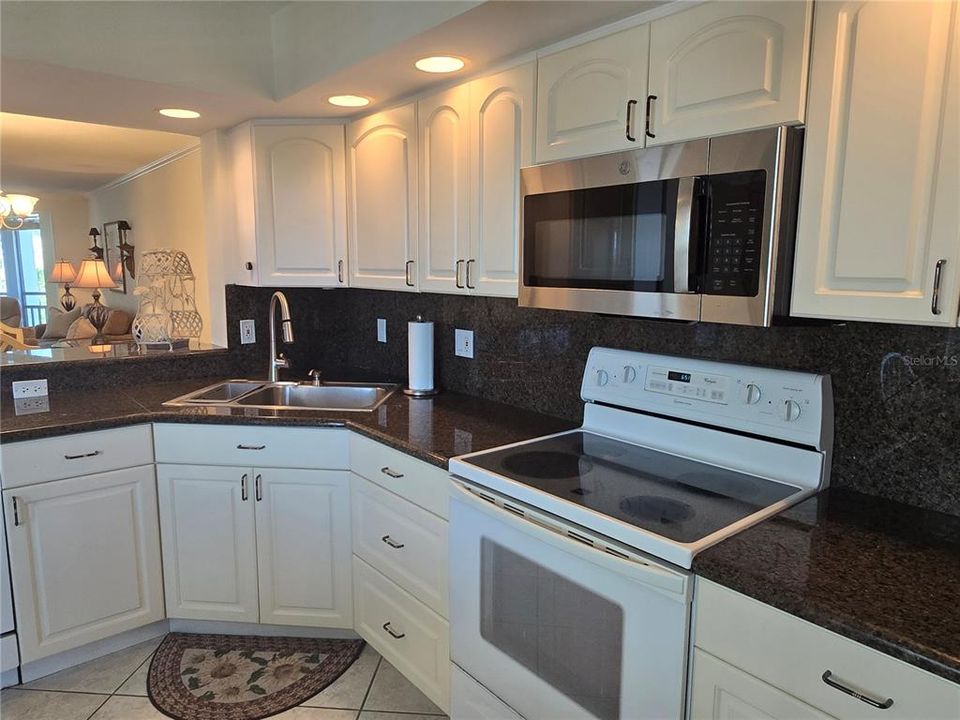 For Rent: $2,400 (2 beds, 2 baths, 1301 Square Feet)