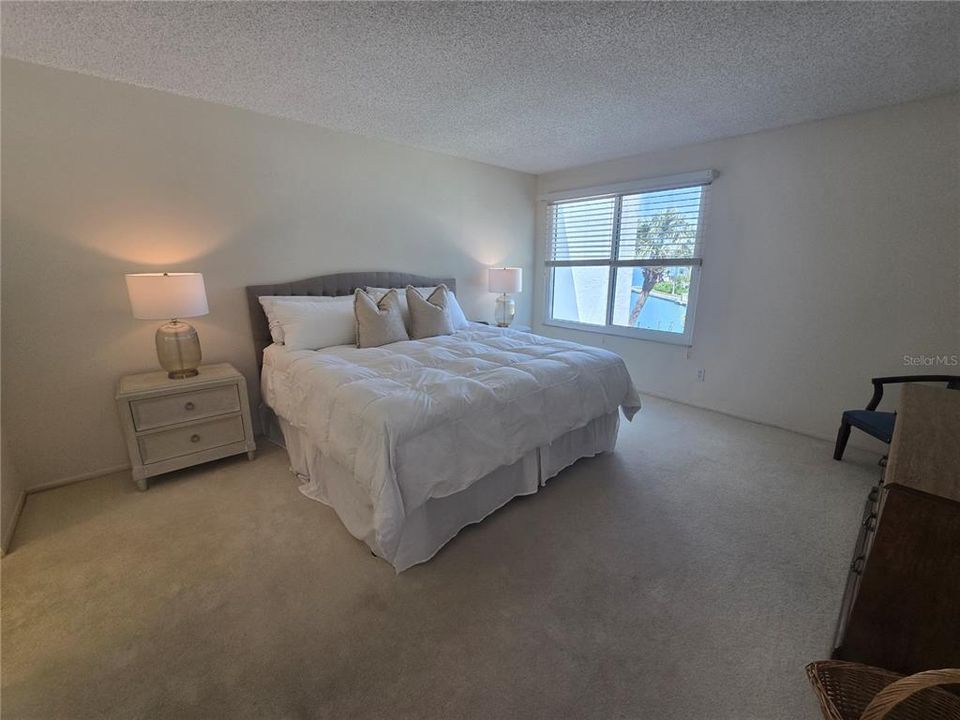 For Rent: $2,400 (2 beds, 2 baths, 1301 Square Feet)