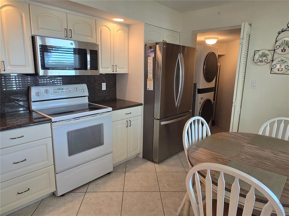 For Rent: $2,400 (2 beds, 2 baths, 1301 Square Feet)