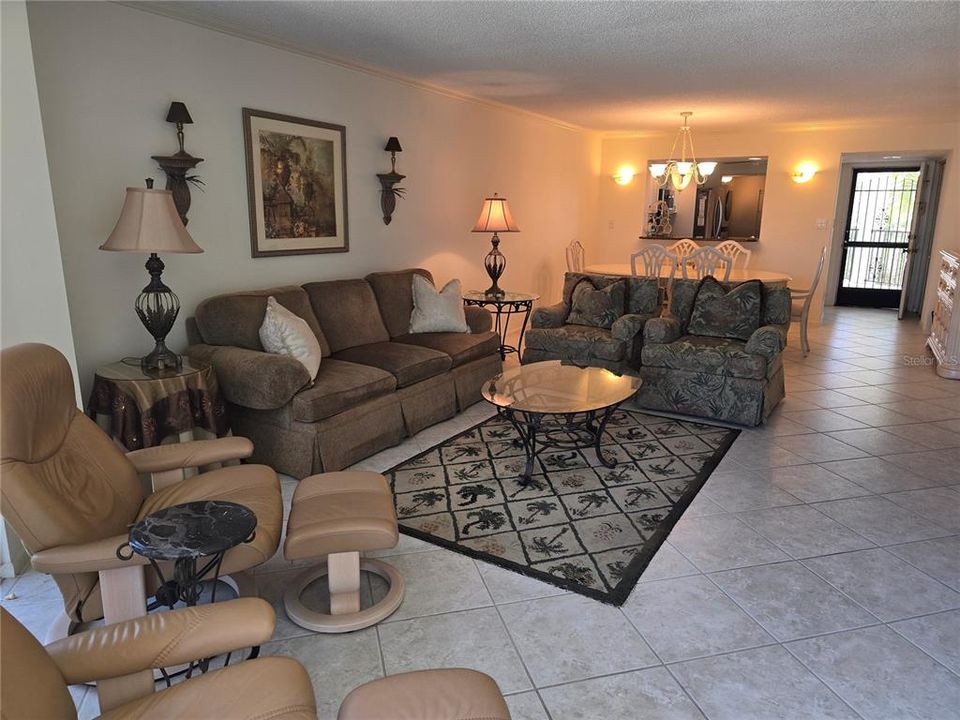 For Rent: $2,400 (2 beds, 2 baths, 1301 Square Feet)