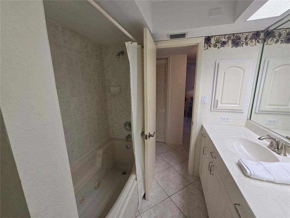 For Rent: $2,400 (2 beds, 2 baths, 1301 Square Feet)
