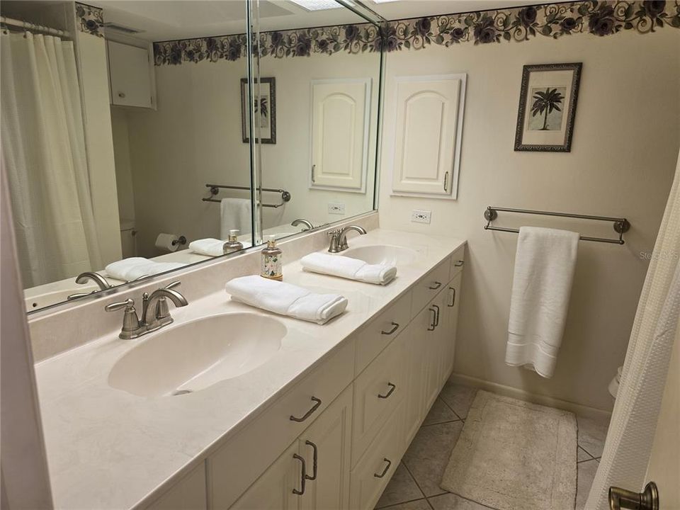 For Rent: $2,400 (2 beds, 2 baths, 1301 Square Feet)