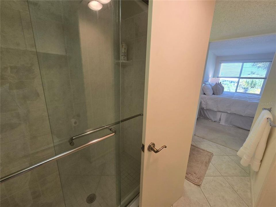 For Rent: $2,400 (2 beds, 2 baths, 1301 Square Feet)
