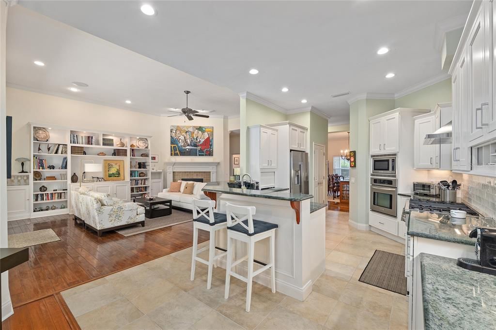 En Venta: $724,500 (4 camas, 3 baños, 3300 Pies cuadrados)