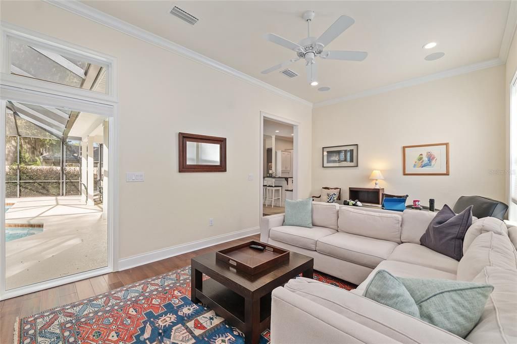 En Venta: $724,500 (4 camas, 3 baños, 3300 Pies cuadrados)