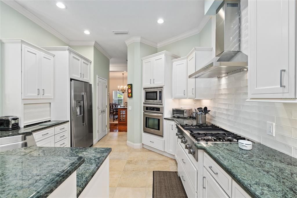En Venta: $724,500 (4 camas, 3 baños, 3300 Pies cuadrados)