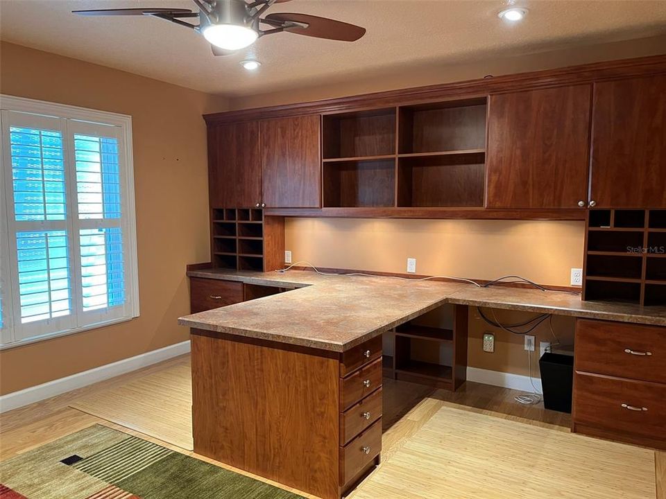 For Sale: $909,000 (5 beds, 3 baths, 3196 Square Feet)