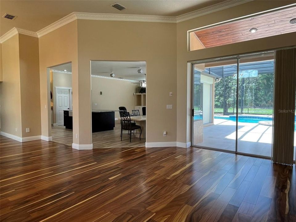 For Sale: $909,000 (5 beds, 3 baths, 3196 Square Feet)