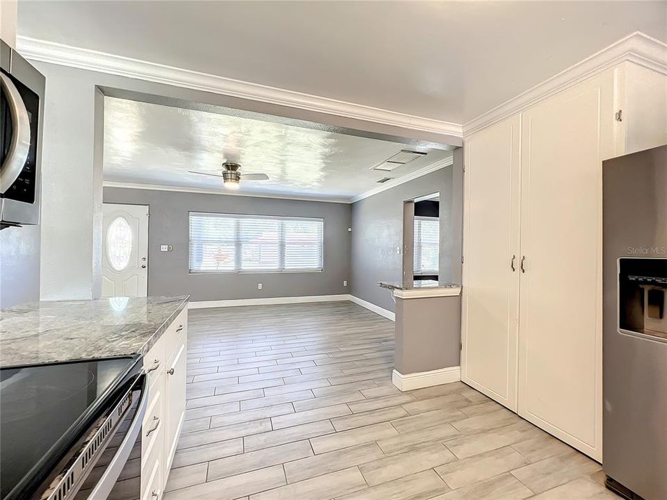 For Rent: $2,500 (2 beds, 2 baths, 1390 Square Feet)