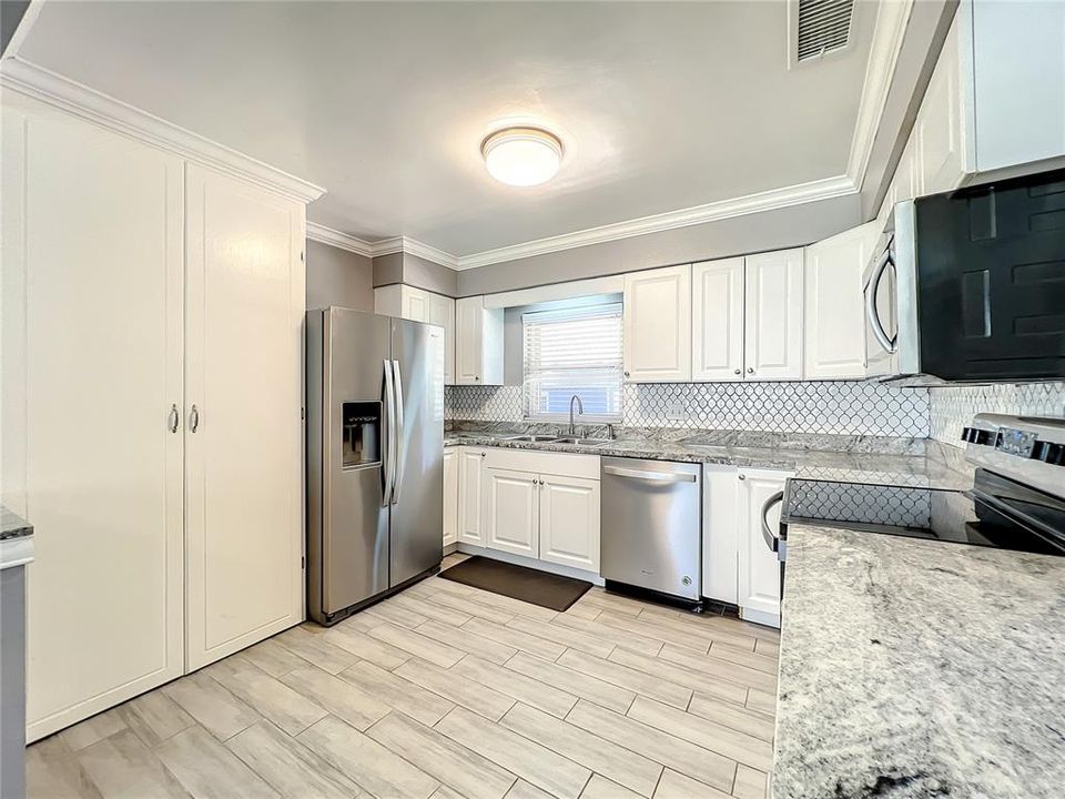 For Rent: $2,500 (2 beds, 2 baths, 1390 Square Feet)