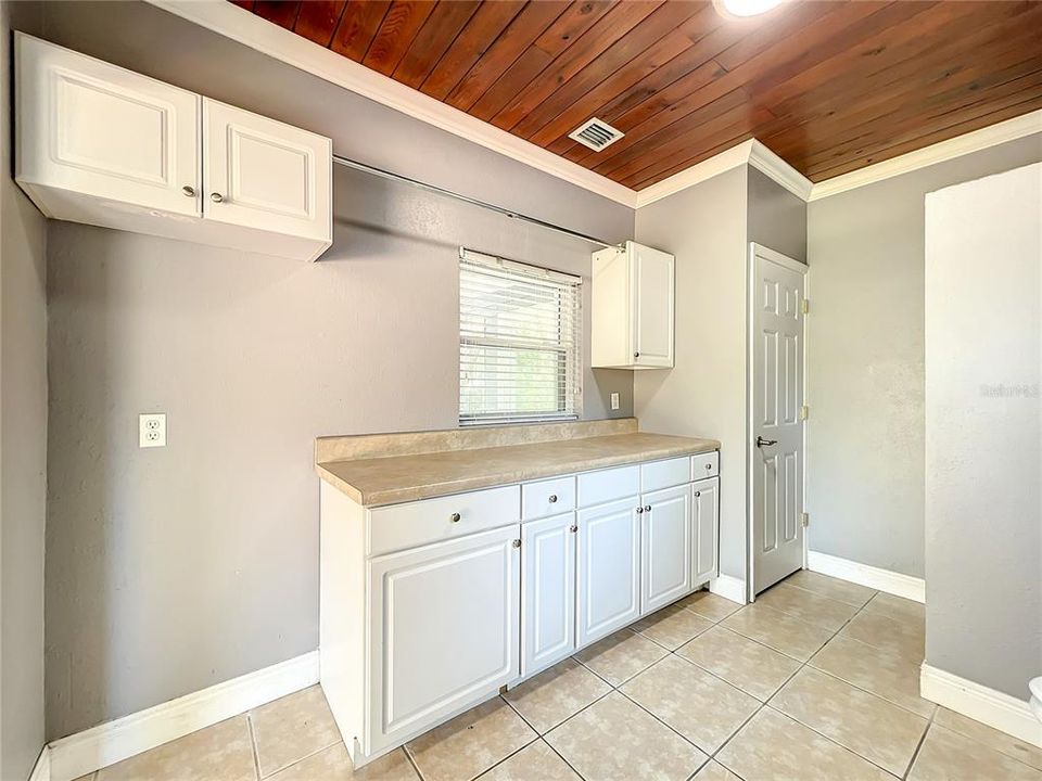 For Rent: $2,500 (2 beds, 2 baths, 1390 Square Feet)