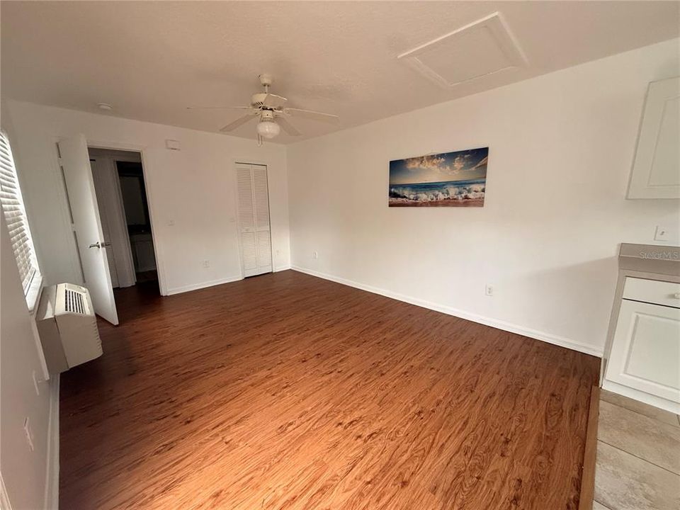 В аренду: $900 (0 спален, 1 ванн, 450 Квадратных фут)