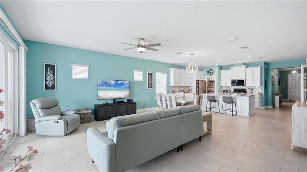Activo con contrato: $619,000 (4 camas, 3 baños, 2494 Pies cuadrados)